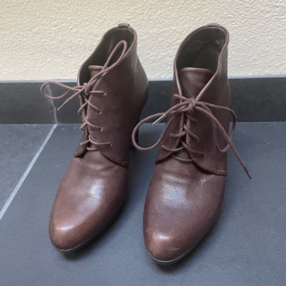 Stuart Weitzman Brown Leather Lace Up Heeled Boots, Size 6 - Picture 6 of 13